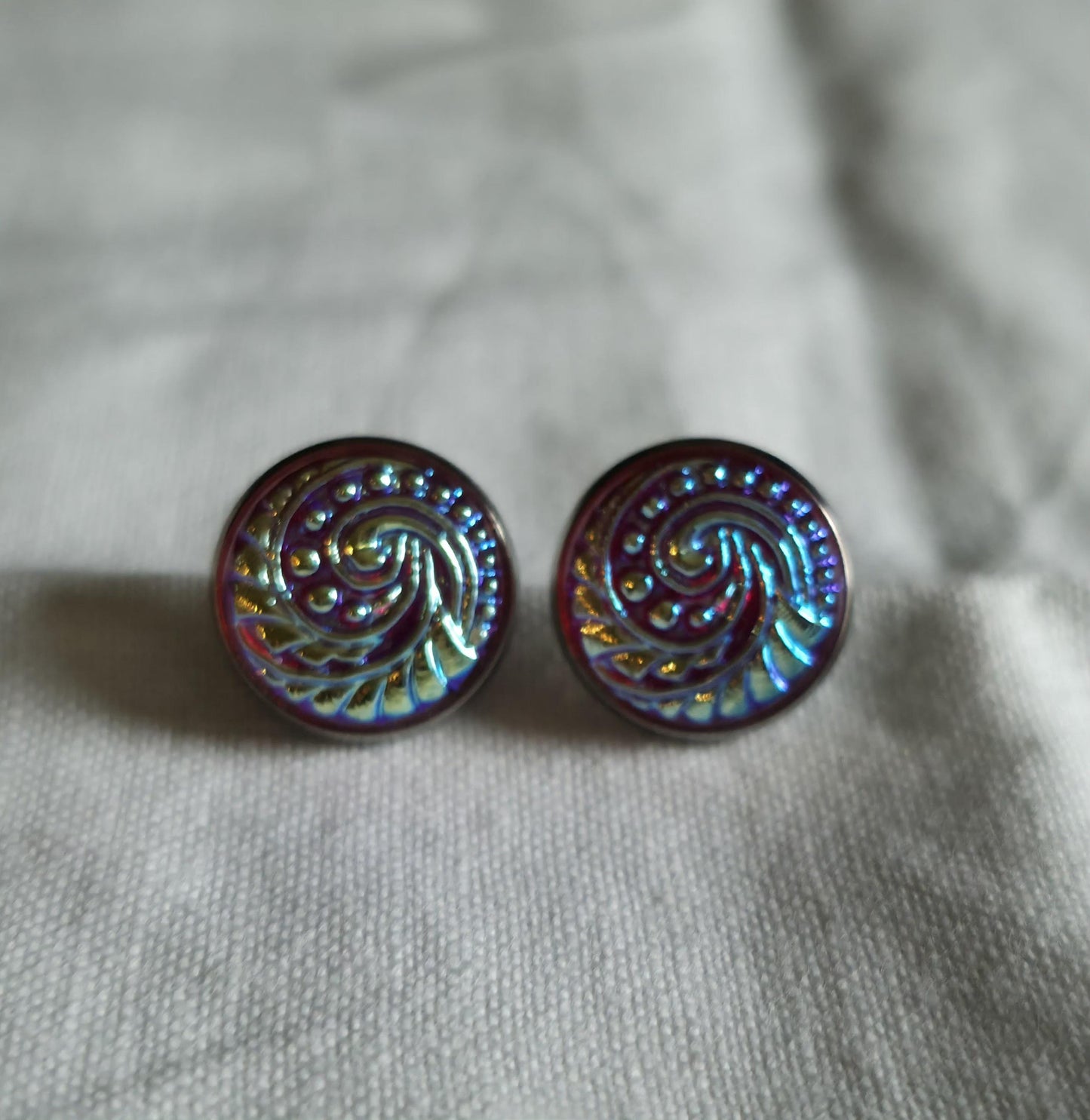 Vintage 1950s Czech Iridescent Glass Earrings – Red Carnival Glass Swirl Studs, Mid Century Bohemian Jewelry, Retro Statement Posts