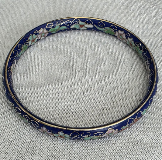 Vintage Cloisonné Floral Enamel Bangle Bracelet – Cobalt Blue – Brass Base – Handcrafted Chinese Cloisonné Jewelry – Mid Century Collectible