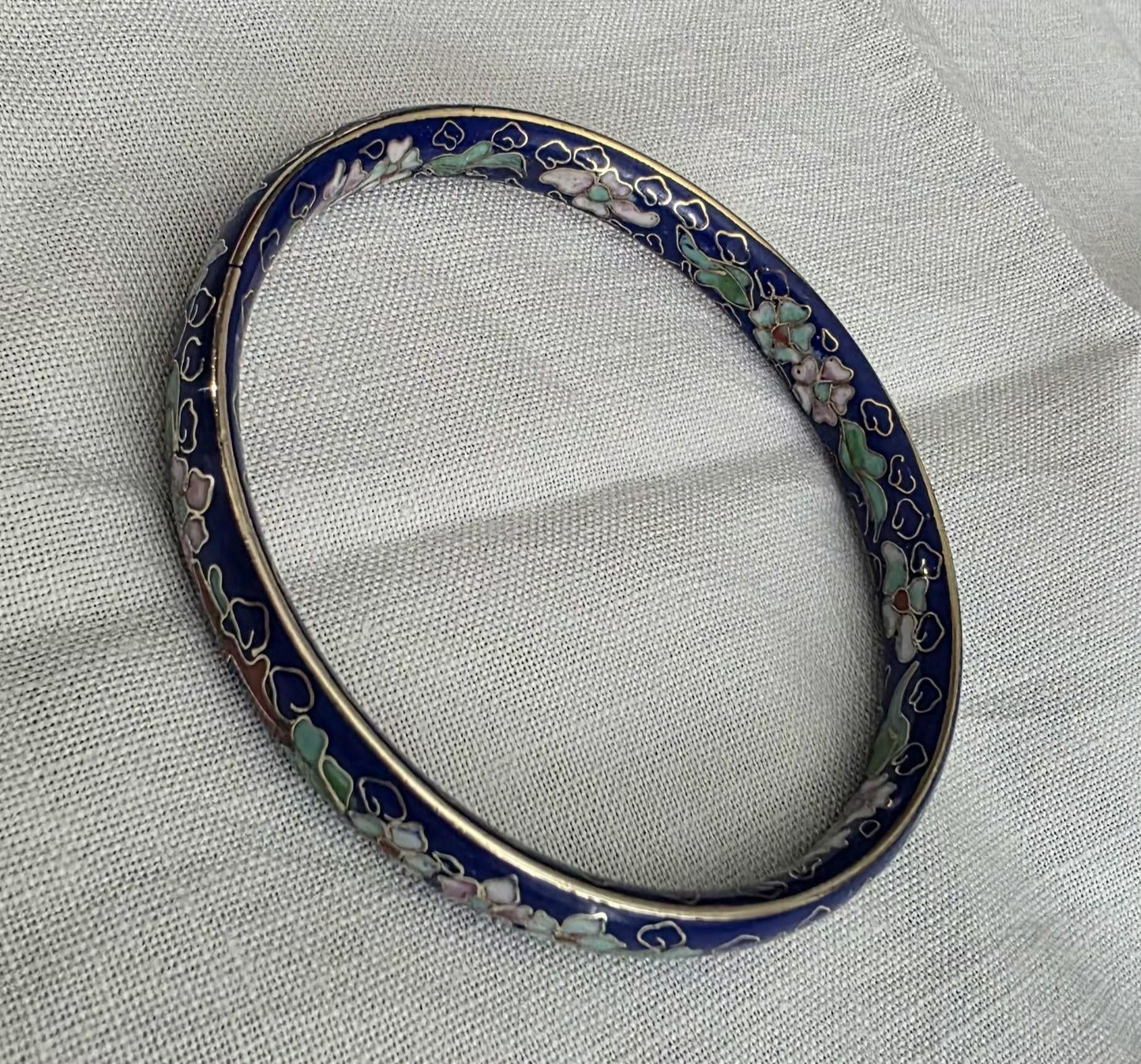 Vintage Cloisonné Floral Enamel Bangle Bracelet – Cobalt Blue – Brass Base – Handcrafted Chinese Cloisonné Jewelry – Mid Century Collectible